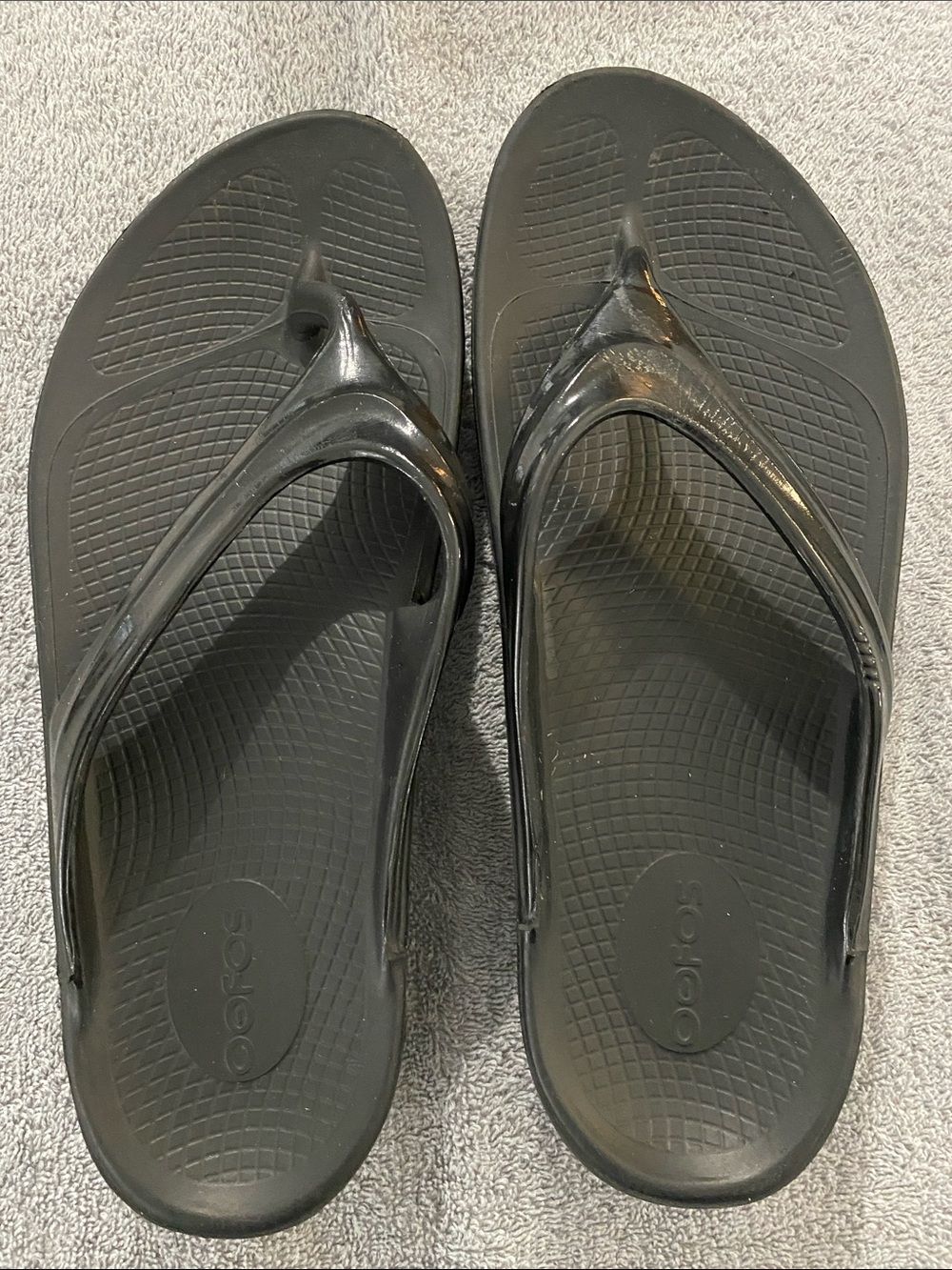 OOFOS Women's Black Recovery Flip Flop Sandals